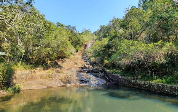 cachoeira na Trilha da Costa da Lagoa